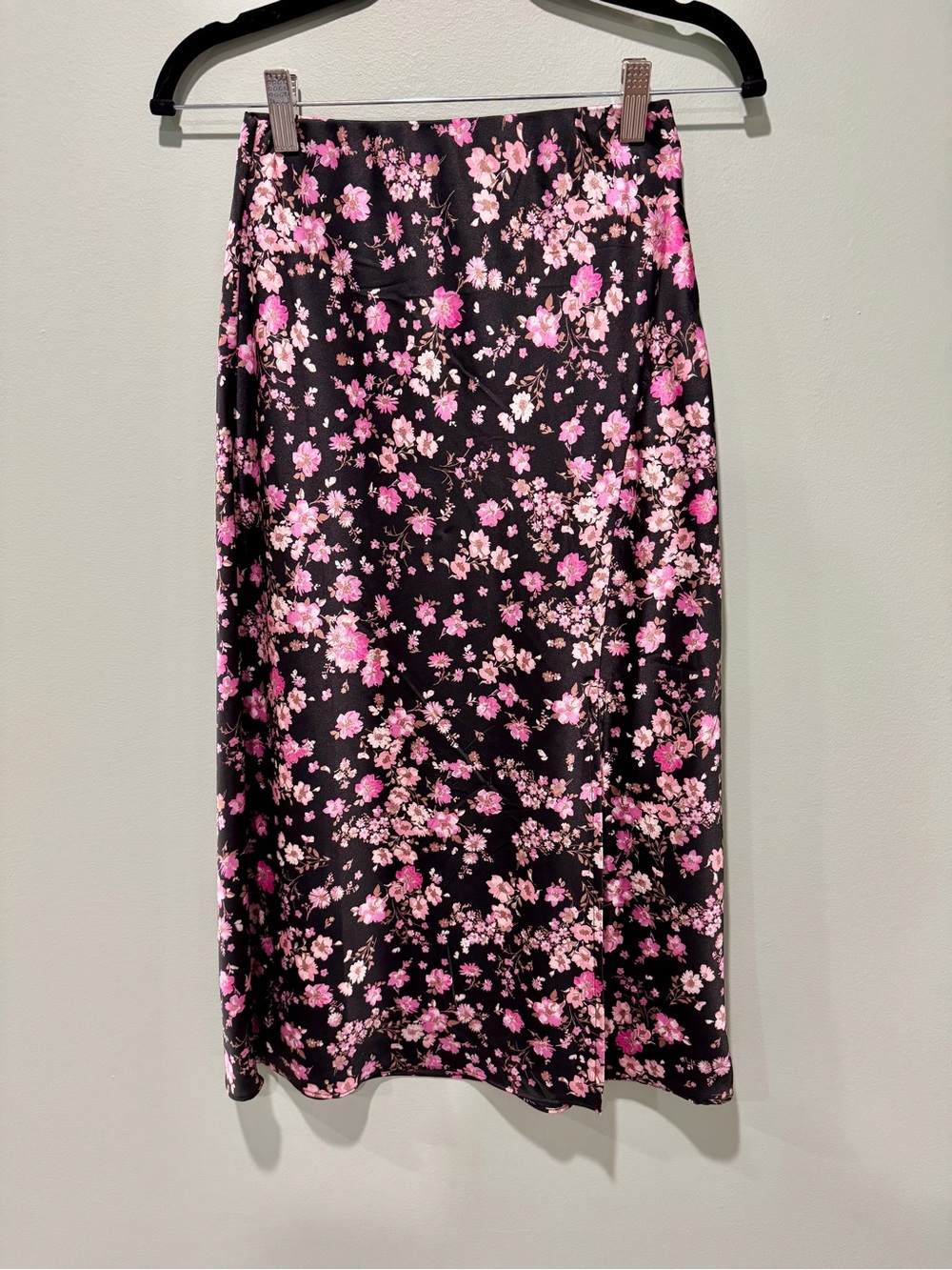 Francesca's Collections Black Midi Skirt with Pink Floral Print
